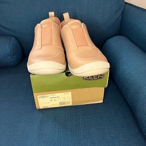 KEEN tan sling back leather shoes, size 8.5, NWB!